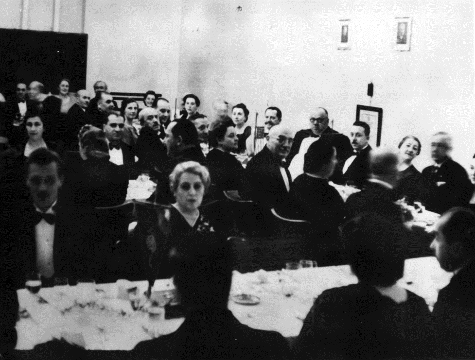Божков на тържествената вечеря по време на Първата Дистрикт конференция, март 1940