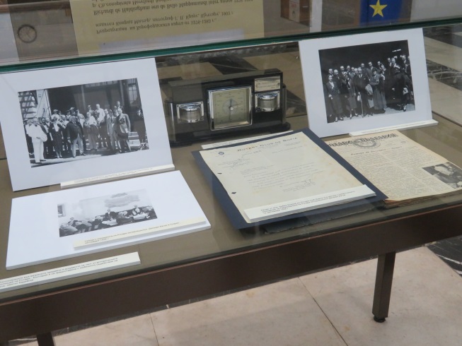 На изложбата в памет на инж. Божков в Националната библиотека